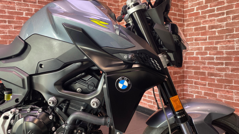 BMW F900 R